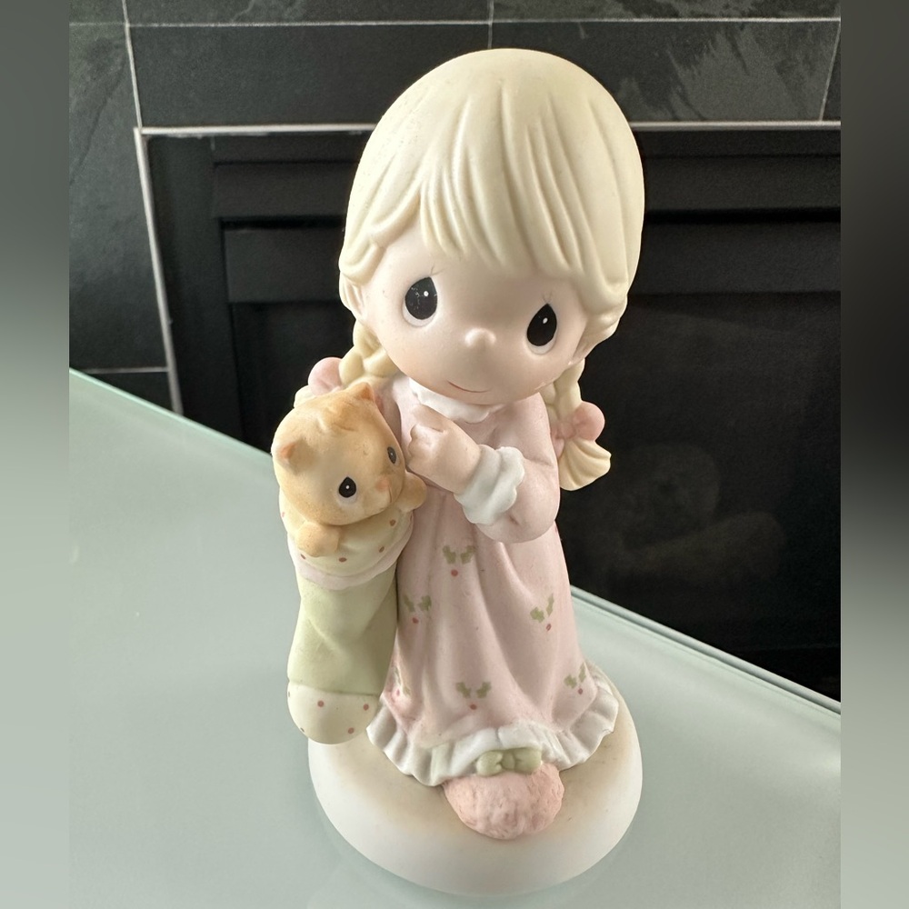 Precious Moments Collectable Figurine with kitten /cat